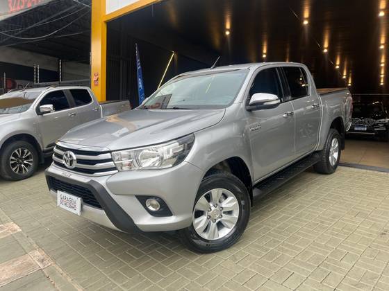 TOYOTA HILUX 2.8 SRV 4X4 CD 16V DIESEL 4P AUTOMÁTICO TOYOTA HILUX 2.8 SRV 4X4 CD 16V DIESEL 4P AUTOMÁTICO